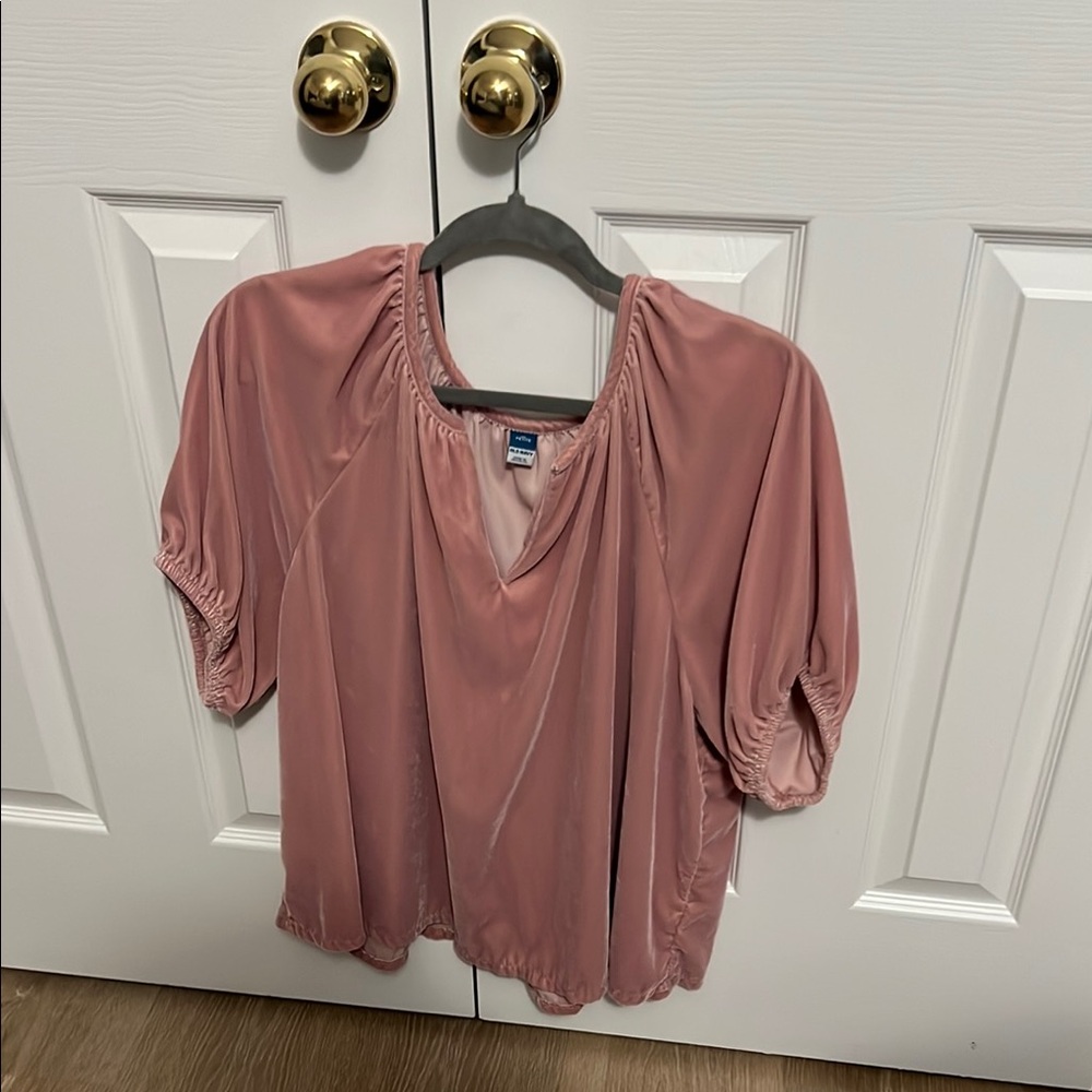Super Cute Velvet 1X Top!